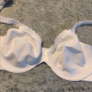 White underwire bra with lace 36DD